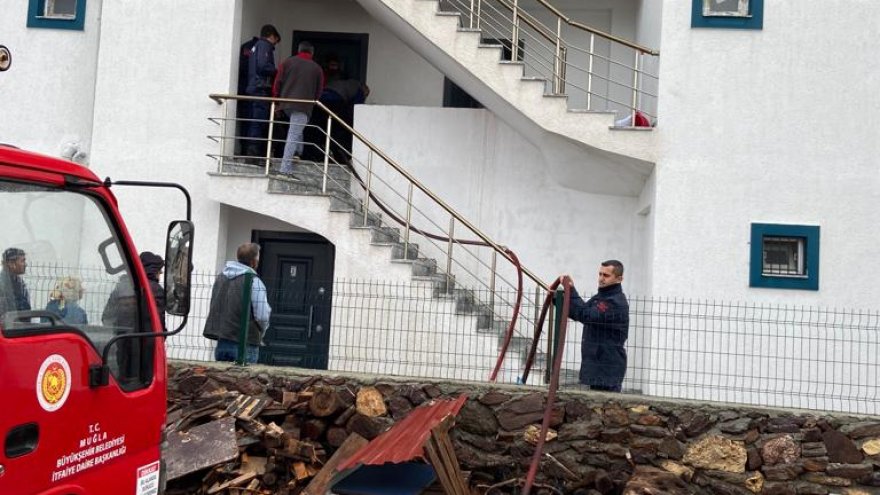 Çıkan yangında bir ev hasar gördü