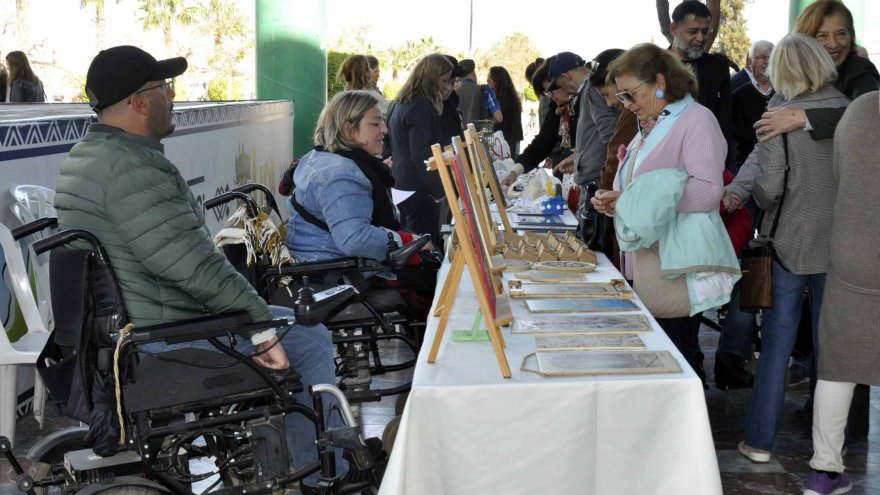 Fethiye’de stant açan engelli bireyler el emeği ürünlerini sergiledi