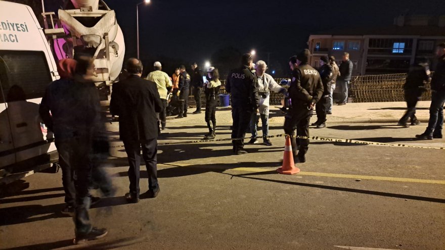 BETON MİKSERİN ALTINDA KALAN KURYE HAYATINI KAYBETTİ