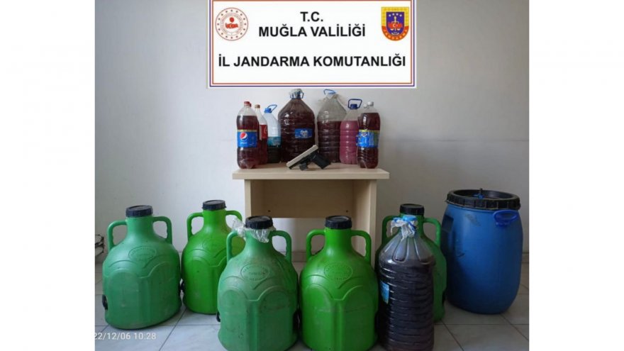 Evinde sahte içki üreten kişi yakalandı