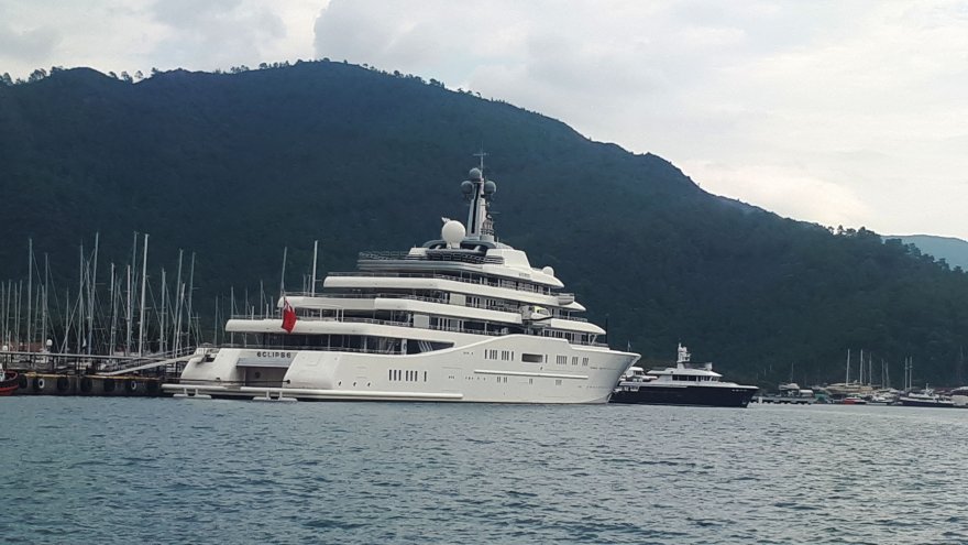 Abramoviç'in yatına Marmaris'te 27 milyon liralık akaryakıt ikmali yapıldı