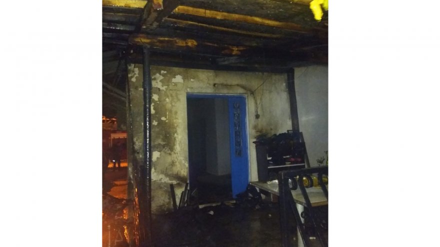 Yangın çıkan ev kullanılamaz hale geldi