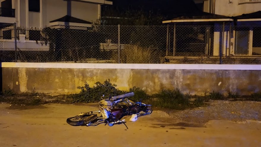 Kamyonetin çarptığı motosiklet sürücüsü öldü