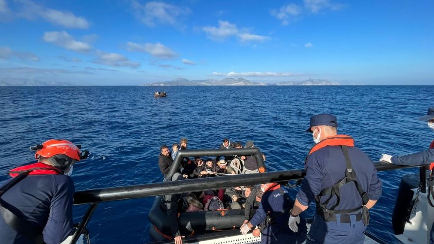  88 düzensiz göçmen kurtarıldı