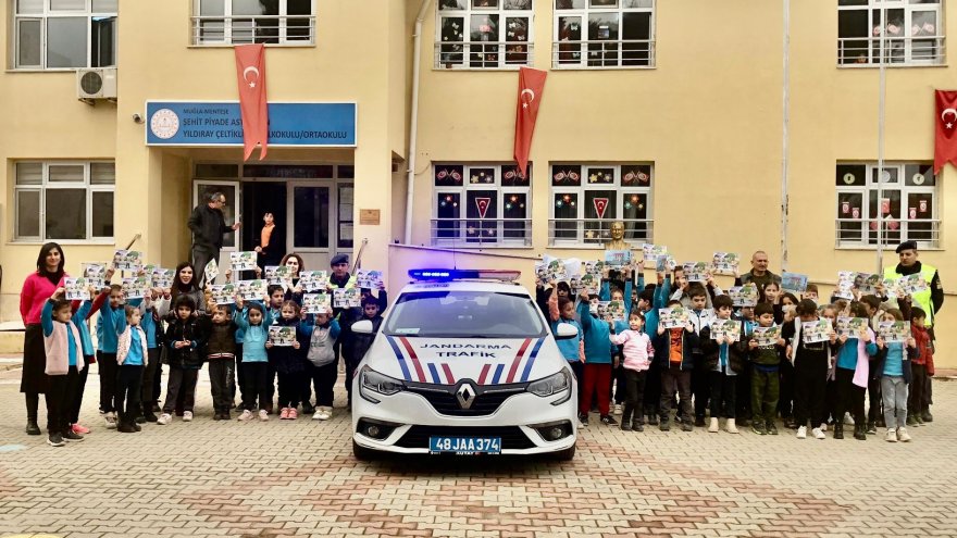 Miniklere trafik kuralları konusunda seminer verildi