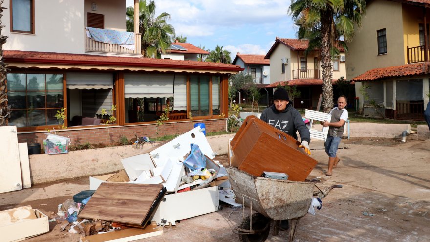 Fethiye'de selin izleri silinmeye çalışılıyor