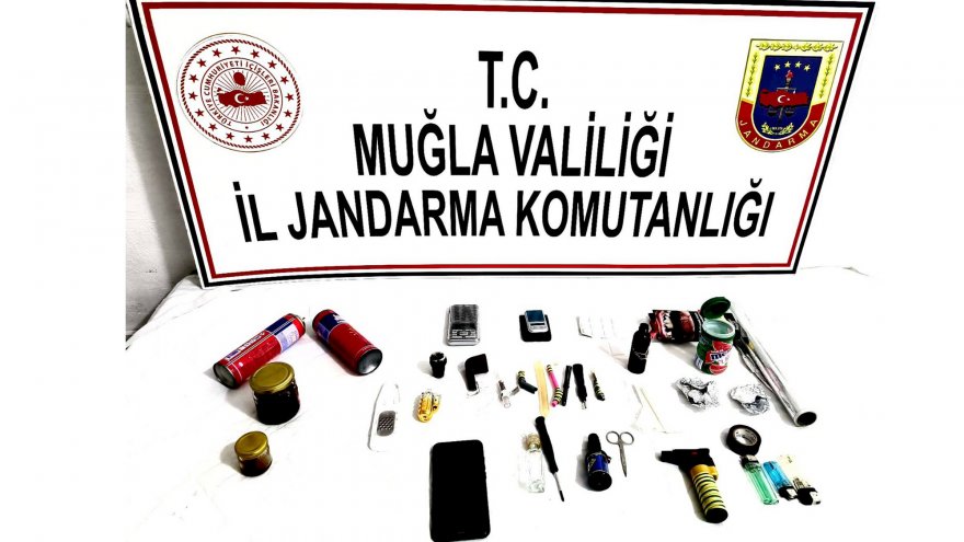 Sahte kimlik kullanan şahsın evinde uyuşturucu madde ele geçirildi