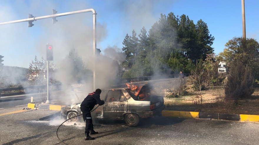 GÜLAĞZI'NDA ARAÇ YANGINI