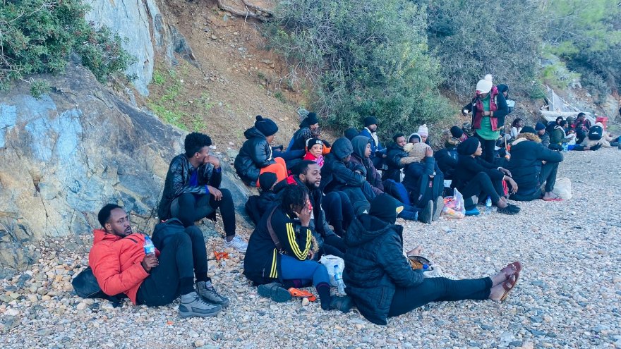 54 düzensiz göçmen yakalandı