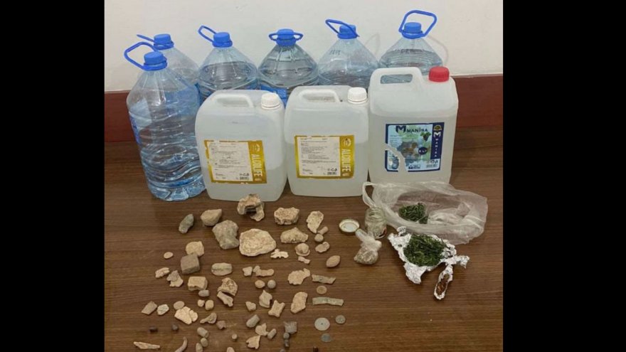 Arazide yapılan aramada uyuşturucu ve eski döneme ait taş parçaları ele geçirildi