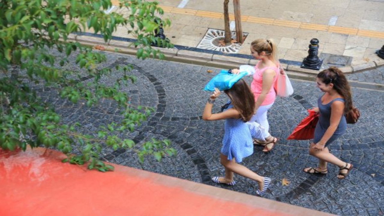 Sağanak yağış Milas’ı serinletti