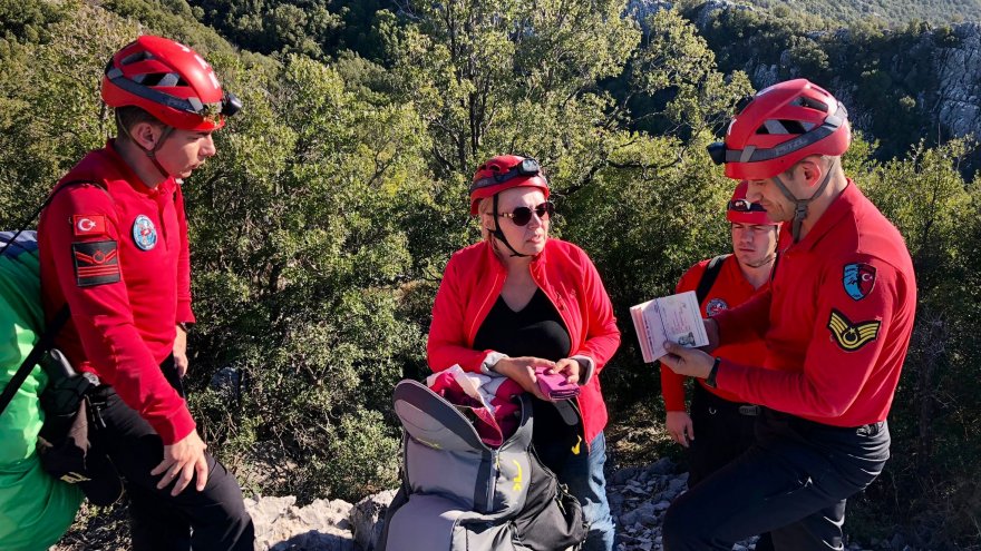 Fethiye'de ormanlık alana iniş yapan Rus yamaç paraşütçüsü kurtarıldı