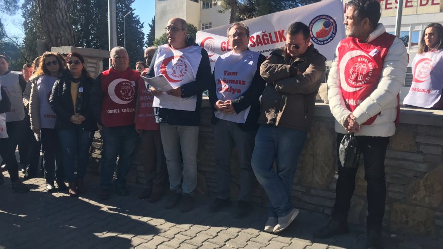 Genel Sağlık-İş Sendikası üyeleri, maaş zammını protesto etti