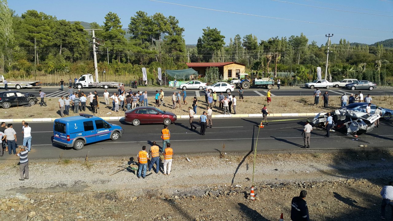trafik kazası; 1 ölü, 3 yaralı