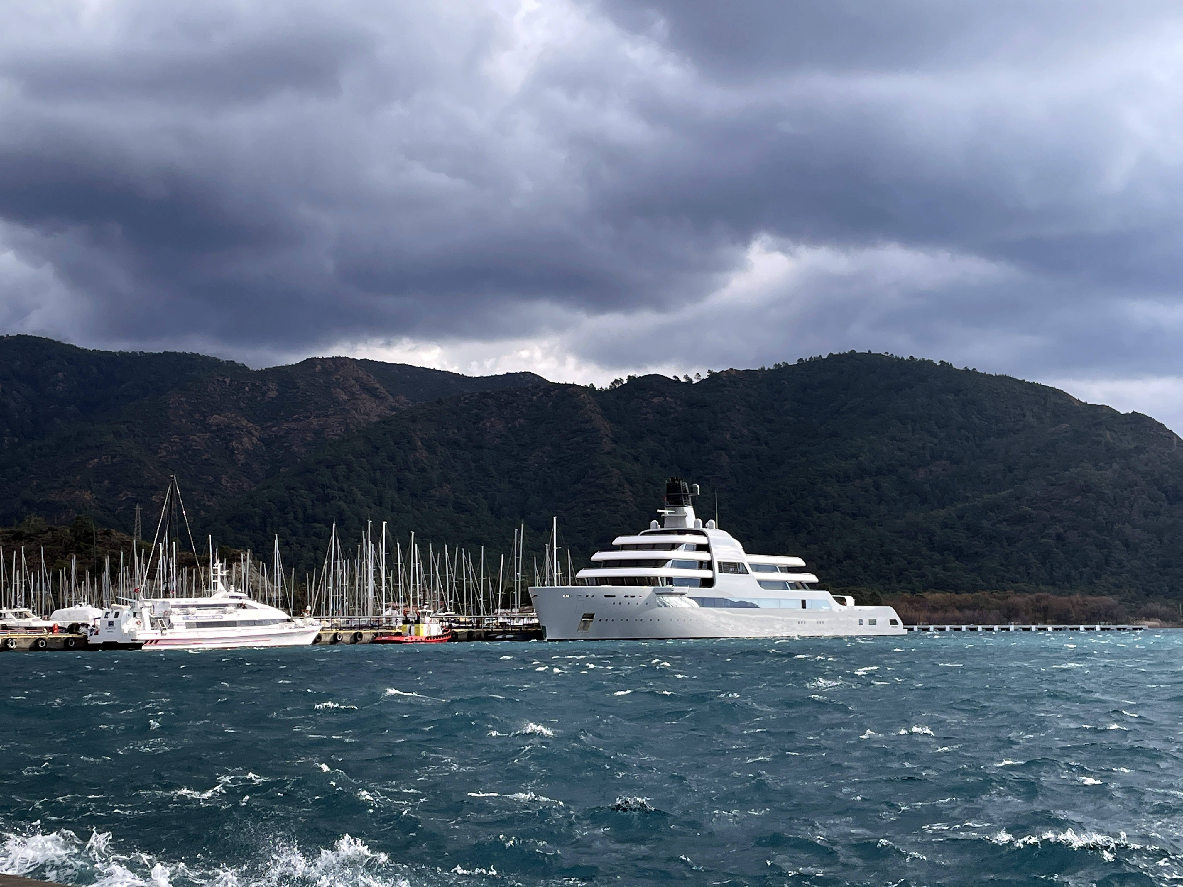 Rus milyarder Abramoviç'in yatı Marmaris'te