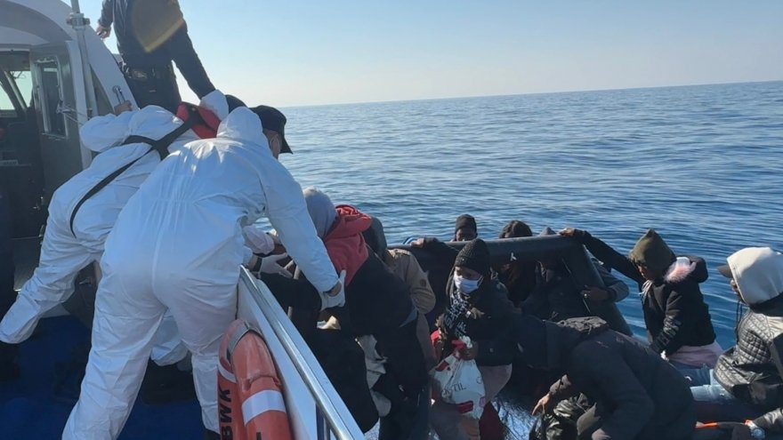 65 düzensiz göçmen kurtarıldı