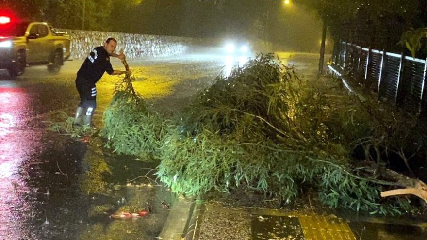 Muğla'da sağanak ve kuvvetli rüzgar etkili oldu