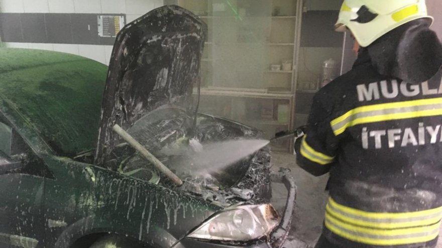 ELEKTİRK AKSAMINDAN DOLAYI ARAÇ ALEV ALDI