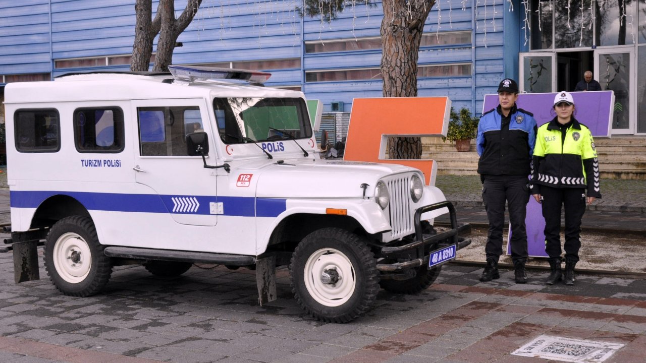 Yenilenen 1954 model cip, turizm polisinin hizmetine verildi