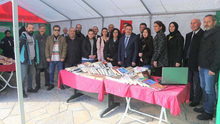 Menteşe’de basın emekçilerinden tutuklu ve hükümlüler için kitap bağışı