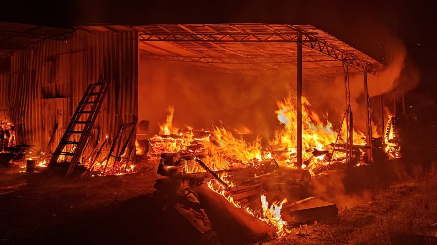 Seydikemer’de hızar atölyesinde yangın çıktı