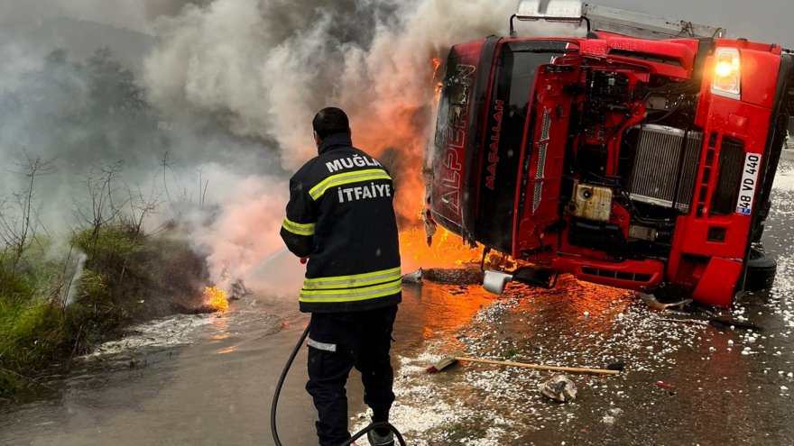 MİLAS-SÖKE KARAYOLUNDA TRAFİK KAZASI: 3 YARALI