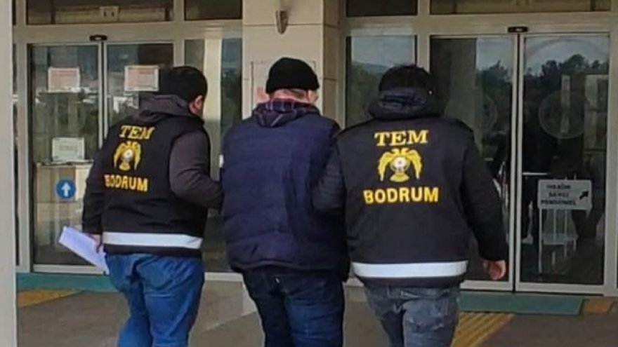 BODRUM’DA FİRARİ FETÖ HÜKÜMLÜSÜ ÇATIDAN KAÇMAYA ÇALIŞIRKEN YAKALANDI 