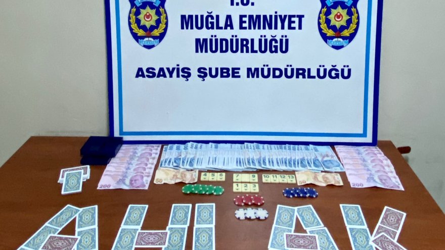 MENTEŞE'DE KUMAR OPERASYONU: 5 KİŞİYE 16 BİN 220 TL İDARİ PARA CEZASI