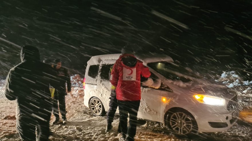 Türk Kızılay, Muğla'da karda mahsur kalanlara kumanya ve su ulaştırdı