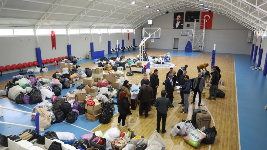 MARMARİS BELEDİYESİ’NDEN DEPREM BÖLGESİNE YARDIM ELİ