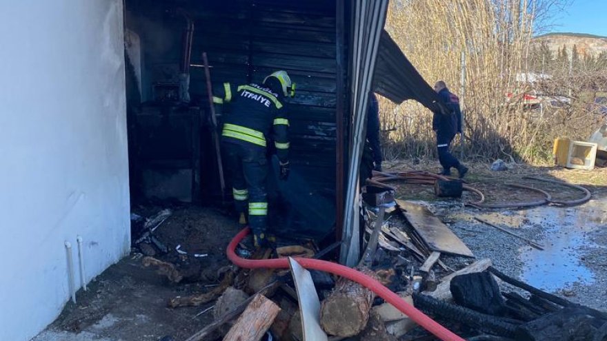 Karabağlar'da kömürlük yangını