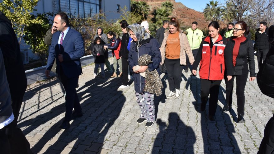 Hatay'dan Marmaris'e ilk depremzede aile geldi