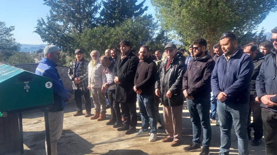 Depremde hayatını kaybeden anne ve oğlu Fethiye'de toprağa verildi