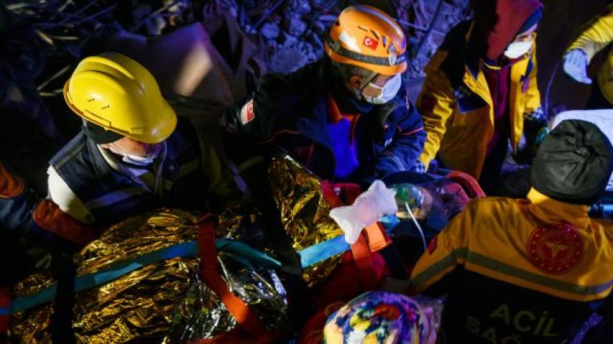 170. saatin mucizesi: 40 yaşındaki kadın enkazdan kurtarıldı