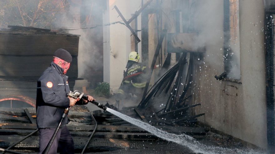 Fethiye'de orman ürünleri imalathanesindeki yangında 1 kişi yaralandı