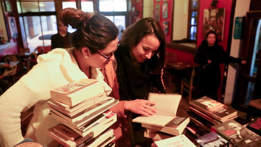 Kitap mezadının geliri, depremzede çocuklara bağışlanacak