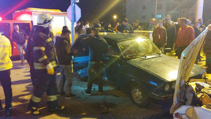 Fethiye'de iki otomobilin çarpıştığı kazada 10 kişi yaralandı