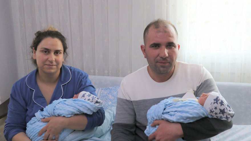 Gaziantepli depremzede çift, ikiz bebeklerini Fethiye'de kucaklarına aldı