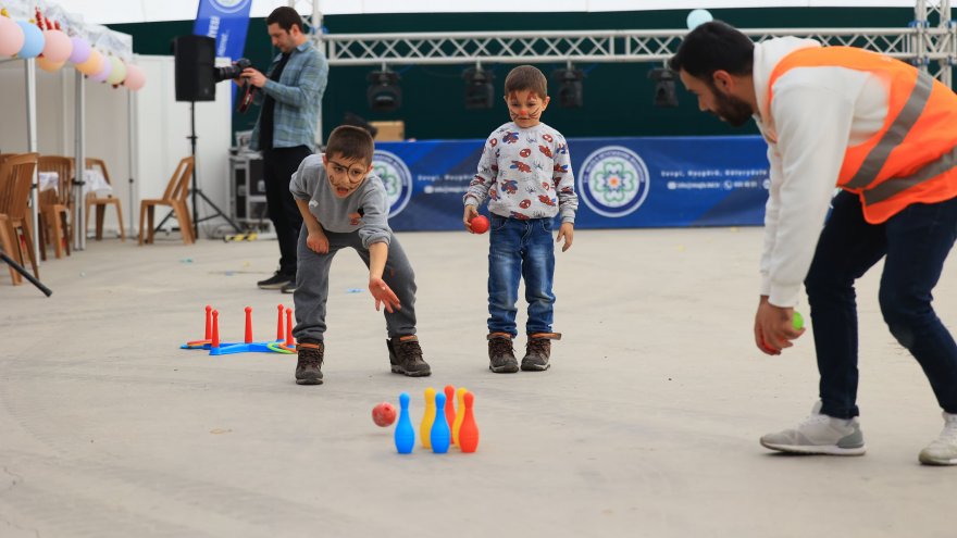 Deprem mağduru çocuklar için etkinlikler düzenleniyor