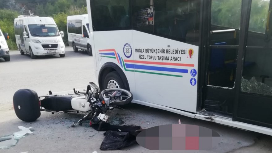 Minibüs ile çarpışan motosikletin sürücüsü ağır yaralandı