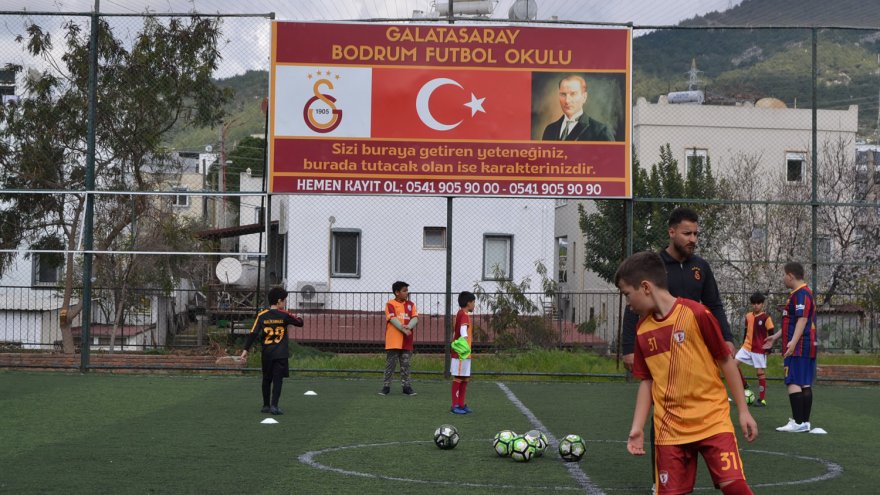 Bodrum’da depremzede çocuklara ücretsiz futbol okulu
