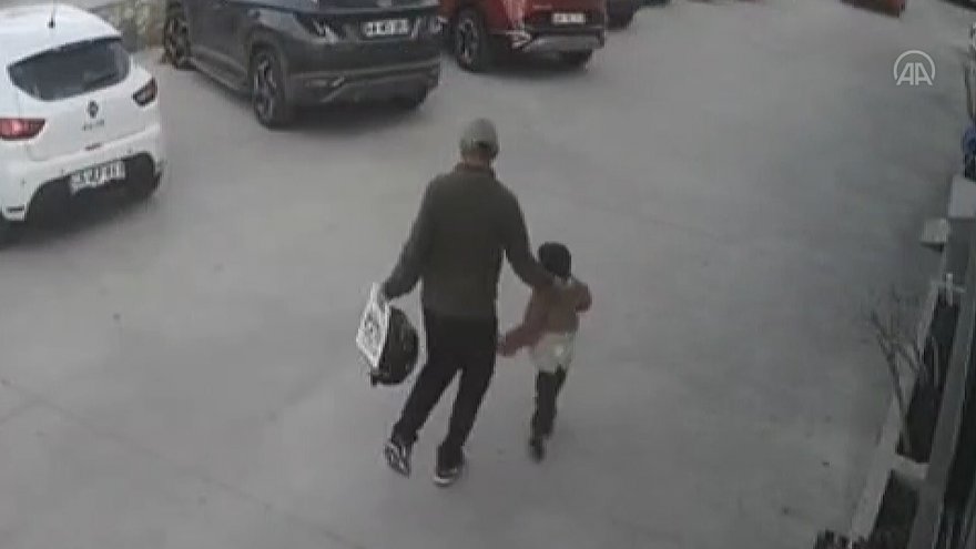 Çocuğunun yanında saldırıya uğradı