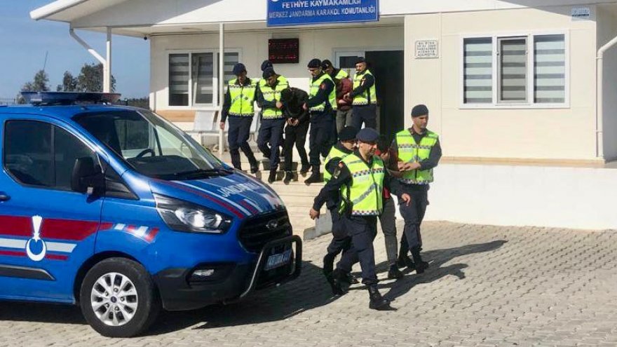 Çaldıkları kabloları yaktıkları esnada yakalandılar