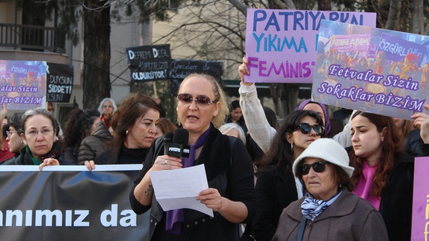 MUĞLA’DA KADINLAR ‘8 MART’ YÜRÜYÜŞÜ DÜZENLEDİ