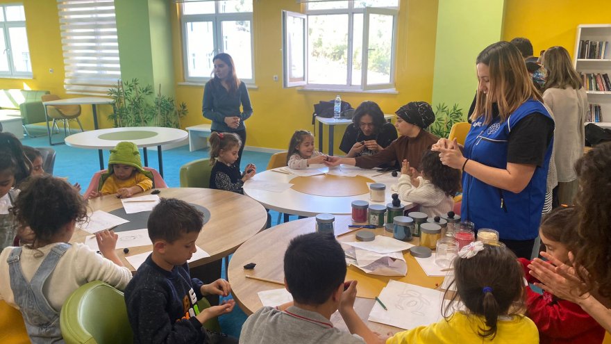 Muğla'da depremzede çocuklar resim sanat atölyesinde güzel vakit geçiriyor