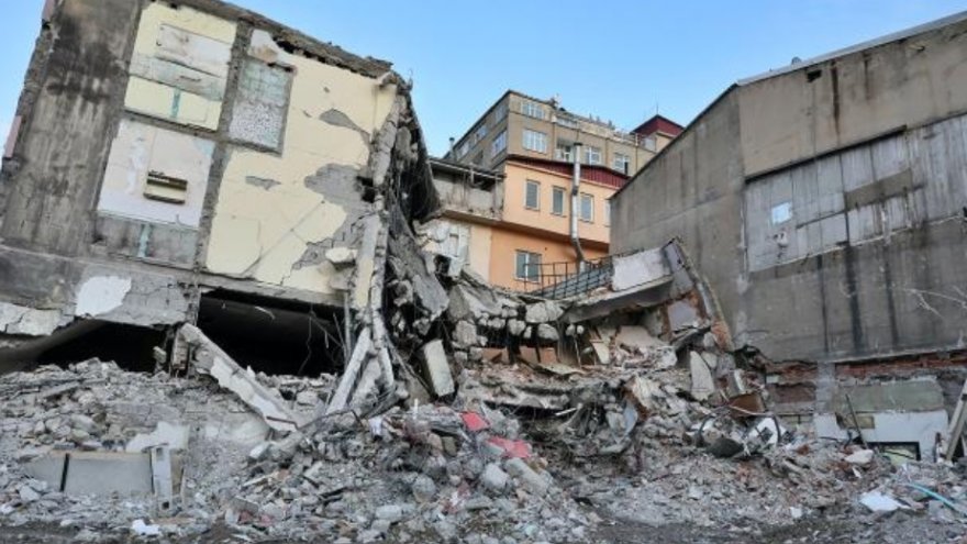 Depremlerde yıkılan binalarla ilgili tutuklananların sayısı 279'a yükseldi