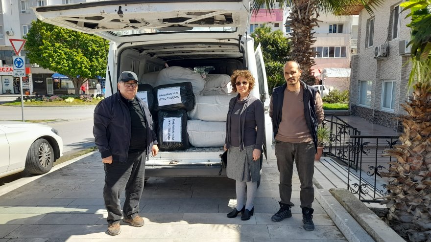 Dalaman'da depremzedeler için uyku tulumu ve battaniye üretiliyor