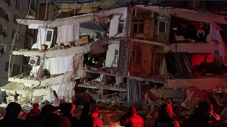 Kahramanmaraş'ta 7,4 ve Gaziantep'te 6,5 ile 6,4 büyüklüğünde deprem