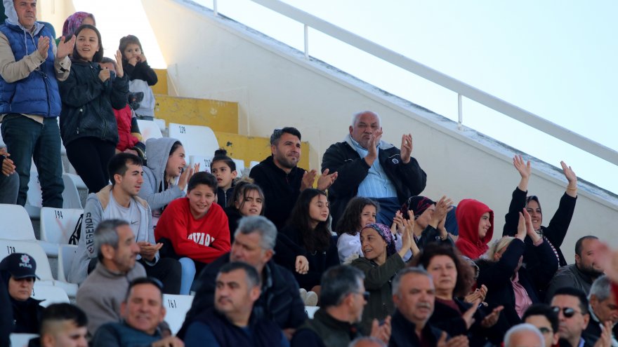 Fethiyespor-Teco Karacabey Belediyespor maçında depremzedeler ağırlandı