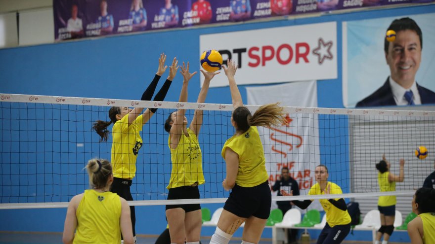 Deplasman maçı sayesinde depremden kurtulan Adam Voleybol Kulübü filede iddialı